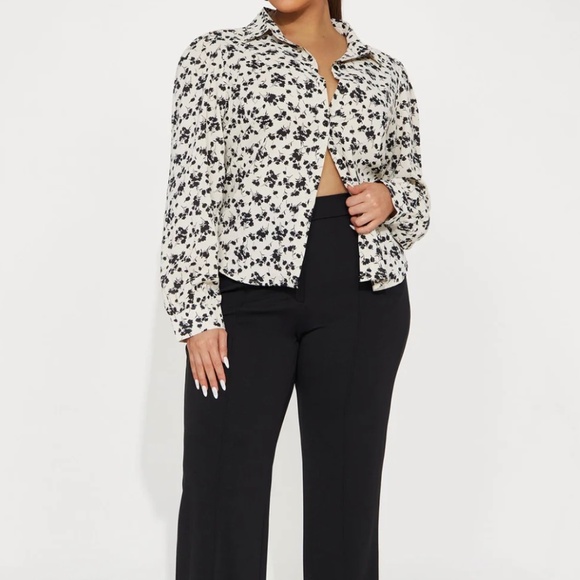 Women’s Raven Floral Button Up Shirt NWT - Picture 5 of 5